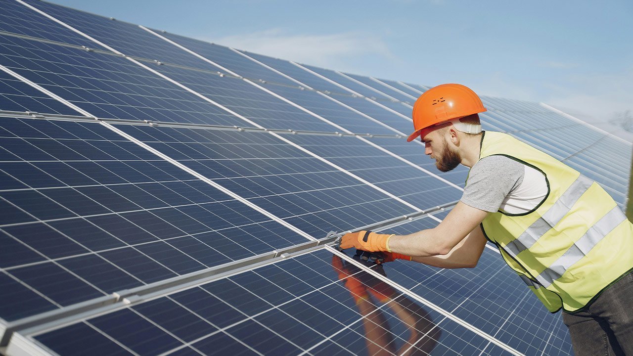How Rooftop Solar Panels Reduce Electricity Bills